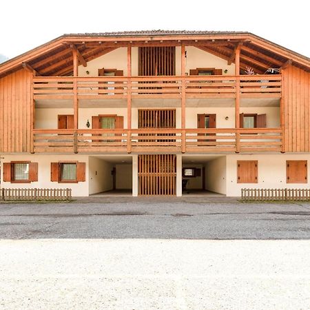 Spacious Chalet With Garden Near Ski Area In Tyrol ポッツァ・ディ・ファッサ エクステリア 写真