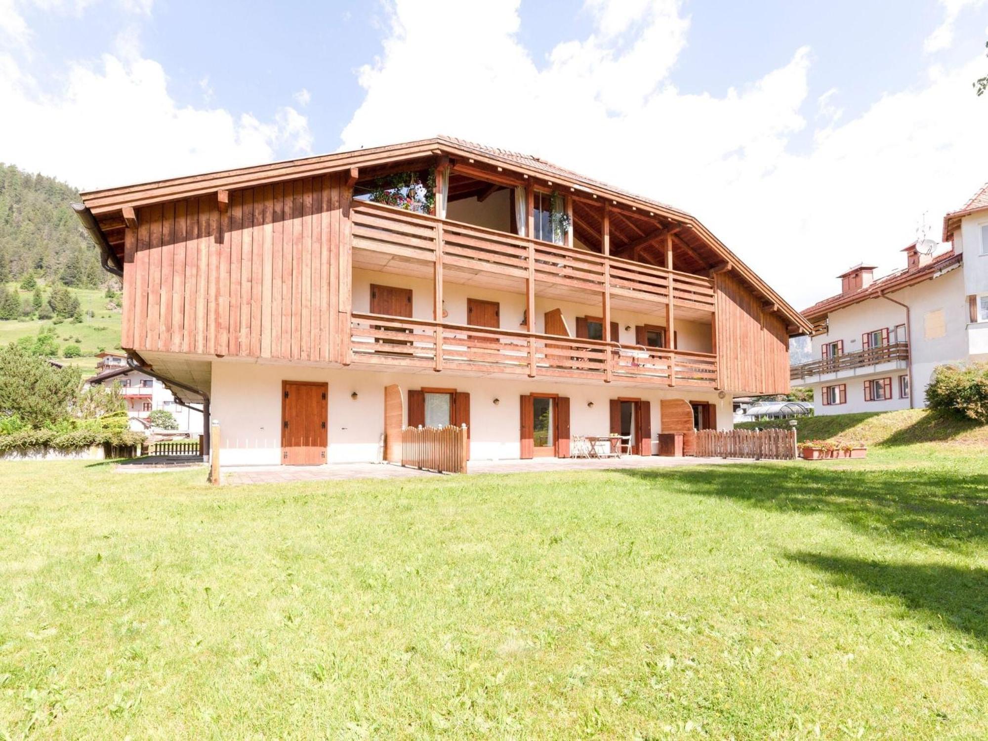 Spacious Chalet With Garden Near Ski Area In Tyrol ポッツァ・ディ・ファッサ エクステリア 写真